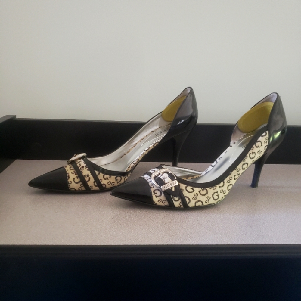 Guess Monogram Print Buckle Pump Size 8